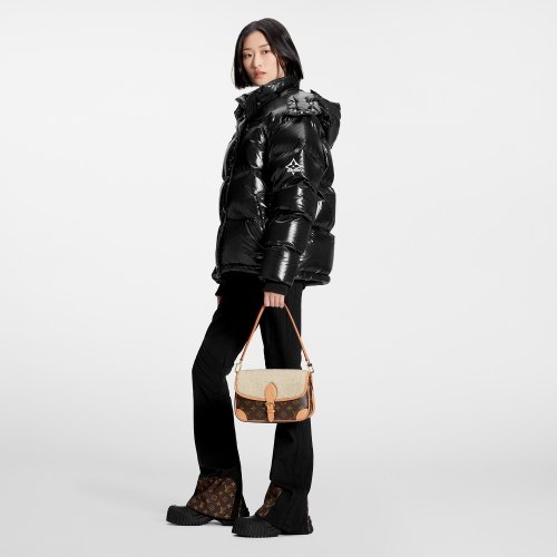Louis Vuitton Glossy Puffer Jacket - Women - Ready-to-Wear 1AAKOD Louis Vuitton Glossy Puffer Jacket - Women - Ready-to-Wear 1AAKOD