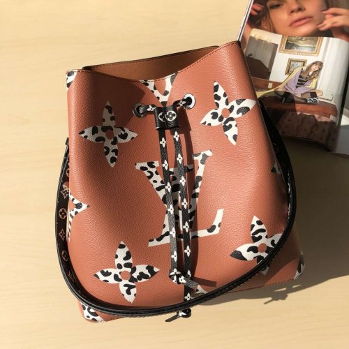 Louis Vuitton Calf Leather Néonoé M44022 Black Louis Vuitton Calf Leather Néonoé M44022 Black