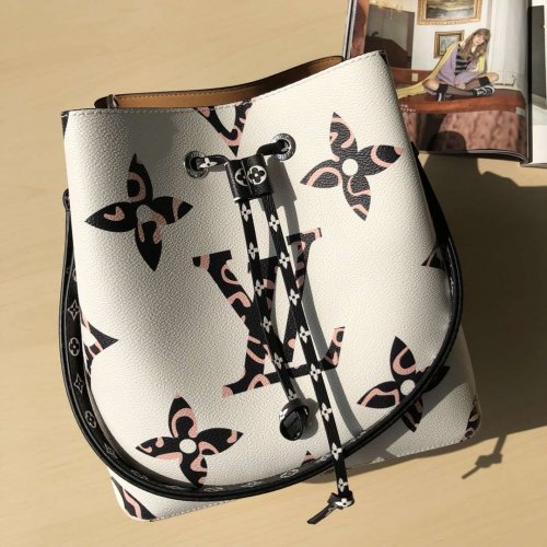 Louis Vuitton Calf Leather Néonoé M44022 White Louis Vuitton Calf Leather Néonoé M44022 White