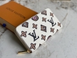 Louis Vuitton Zippy Wallet Autres Toiles Monogram in White - Small Leather Goods M80683