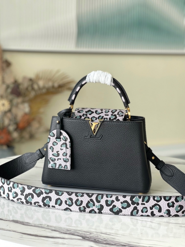 Louis Vuitton Capucines BB Taurillon Leather in Black - Handbags M58720