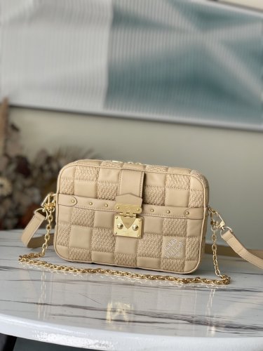 Louis Vuitton Troca MM H27 Damier Quilt in Beige - Handbags M59111