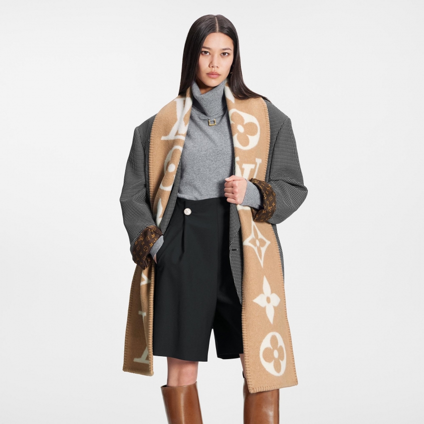 Louis Vuitton Sweet Dreams Scarf - New - Holiday M77856 Beige