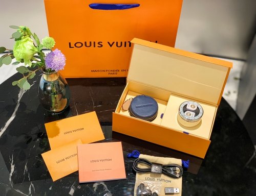 Louis Vuitton Horizon Wireless Earphones - White in White - Technology Items QAB120 Louis Vuitton Horizon Wireless Earphones - White in White - Technology Items QAB120