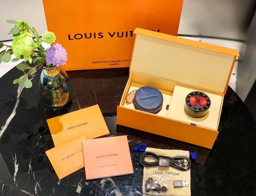 Louis Vuitton Horizon Wireless Earphones - Red - Technology Items QAB130