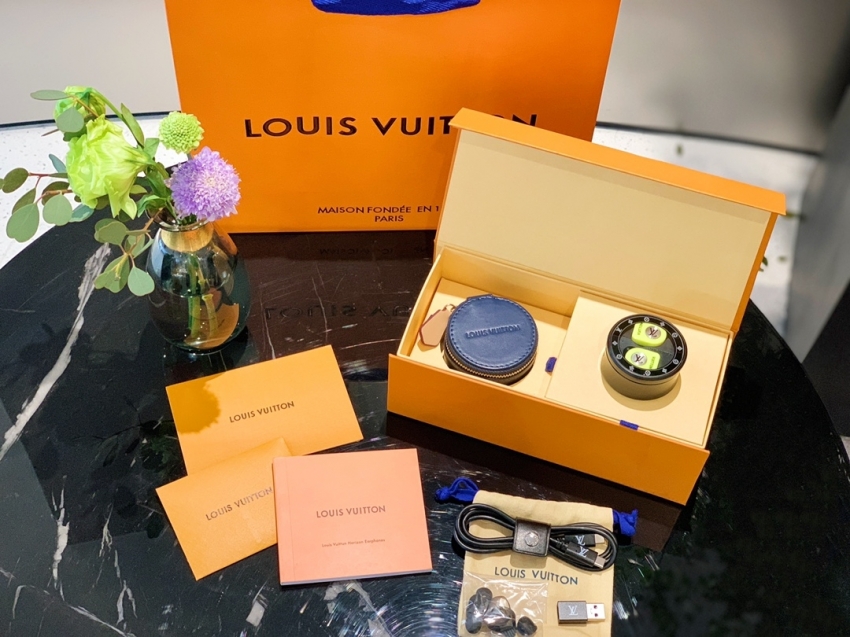 Louis Vuitton Horizon Wireless Earphones - Fluorescent Yellow - Technology Items QAB140