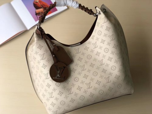 Louis Vuitton Mahina Leather Carmel Hobo Bag M53188 Crème Beige Louis Vuitton Mahina Leather Carmel Hobo Bag M53188 Crème Beige