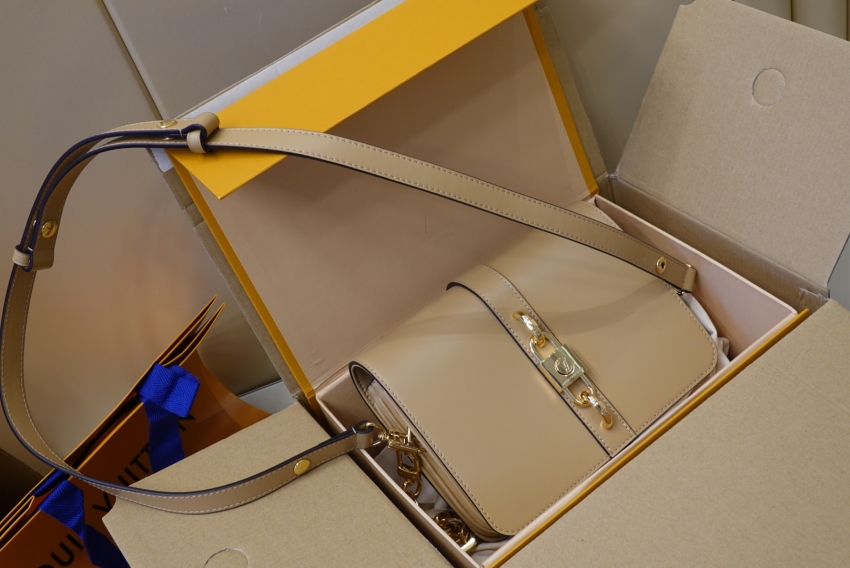 Louis Vuitton Calfskin Leather Rendez-vous M57745 Camel