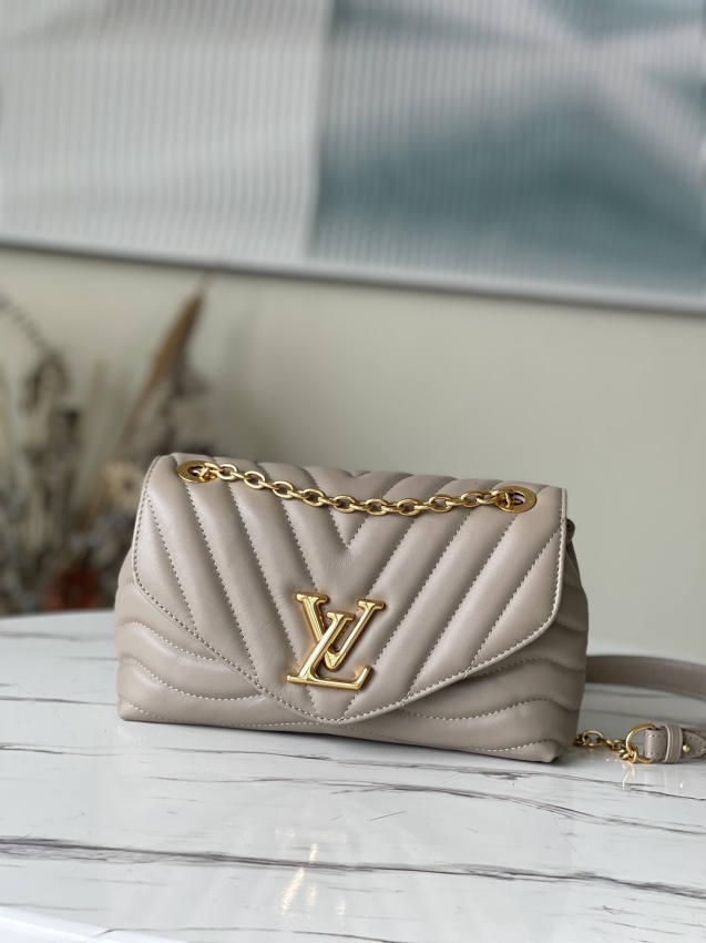 Louis Vuitton LV New Wave Chain Bag H24 in Taupe - Handbags M58550