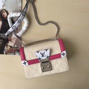 Louis Vuitton Monogram Vernis Leather LV Wynwood M90442 Crème Beige