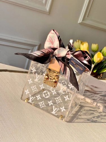 Louis Vuitton Women Plexiglass Jewelry Cube Scott Box in Transparent GI0481 Louis Vuitton Women Plexiglass Jewelry Cube Scott Box in Transparent GI0481