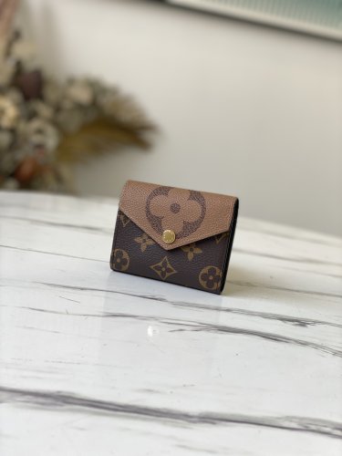 Louis Vuitton Zoé Wallet Monogram in Brown - Women - Small Leather Goods M80725