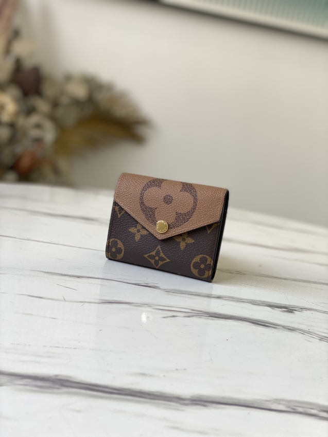 Louis Vuitton Zoé Wallet Monogram in Brown - Women - Small Leather Goods M80725