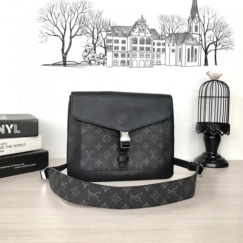 Louis Vuitton Taigarama Outdoor Flap Messenger M30413 Eclipse Black