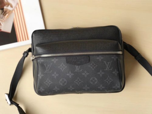 Louis Vuitton Taigarama Outdoor Messenger Bag Men M30233 Noir Black