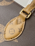 Louis Vuitton Giant Monogram Onthego MM Tote Bag M45321
