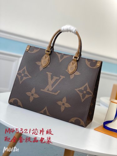 Louis Vuitton Giant Monogram Onthego MM Tote Bag M45321
