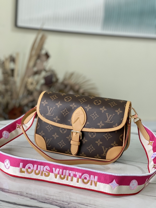 Louis Vuitton Diane Monogram in Fuchsia - Women - Handbags M46049