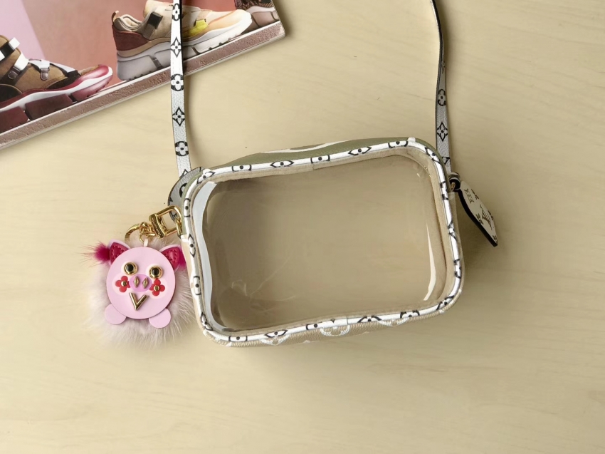 Louis Vuitton Giant Monogram Beach Pouch M67610 Kaki