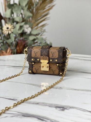 Louis Vuitton Monogram Reverse Canvas Essential Trunk M68575 Louis Vuitton Monogram Reverse Canvas Essential Trunk M68575