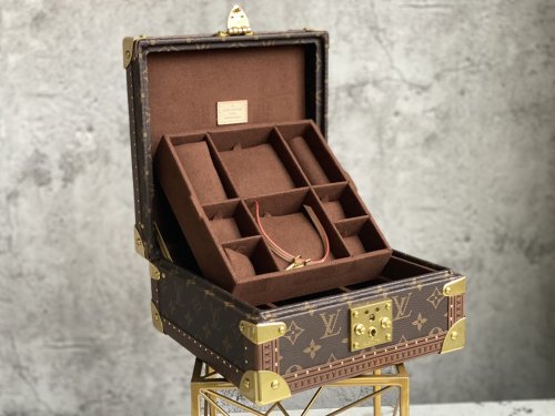 Louis Vuitton Jewelry Box Monogram Canvas in Brown - Travel M20040 Louis Vuitton Jewelry Box Monogram Canvas in Brown - Travel M20040