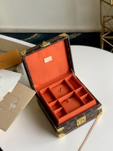 Louis Vuitton Jewelry Box Monogram Canvas in Orange - Travel M20040 Louis Vuitton Jewelry Box Monogram Canvas in Orange - Travel M20040