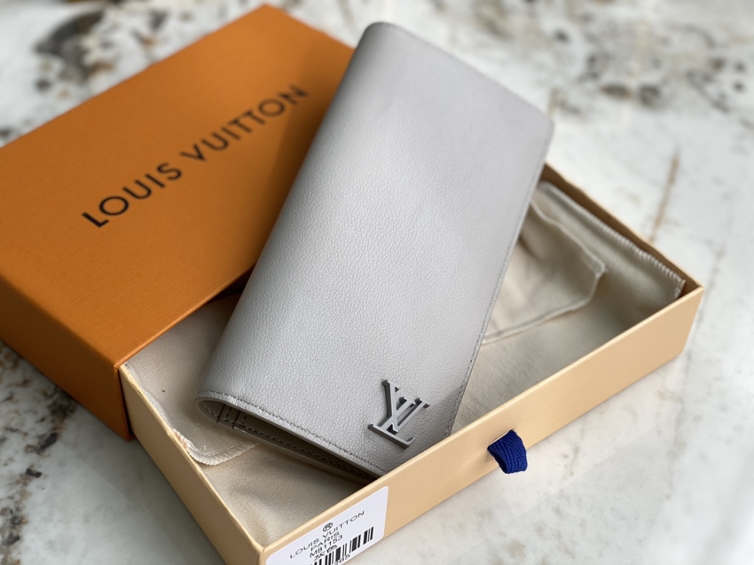 Louis Vuitton Brazza Wallet LV AEROGRAM in Grey - Men - Small Leather Goods M81153