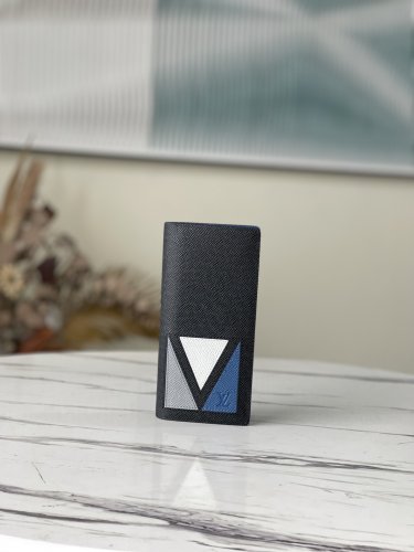 Louis Vuitton Brazza Wallet Taiga Leather in Black - Men - Small Leather Goods M30791