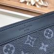 Louis Vuitton Monogram Eclipse Discovery Pochette PM M44323