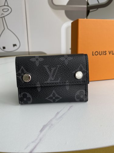 Louis Vuitton Monogram Eclipse Canvas Discovery Compact Wallet M67630 Louis Vuitton Monogram Eclipse Canvas Discovery Compact Wallet M67630