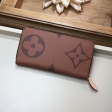 Louis Vuitton Monogram Giant canvas Zippy Wallet M67687