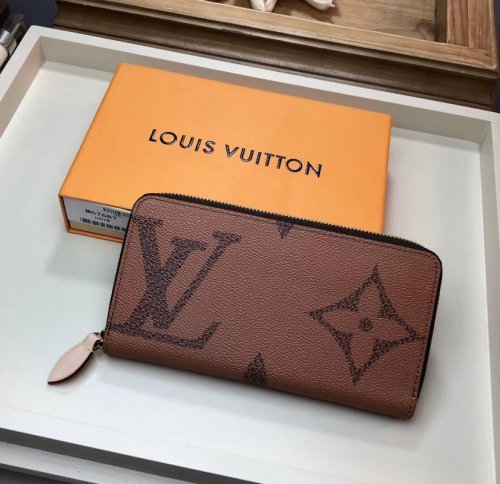 Louis Vuitton Monogram Giant canvas Zippy Wallet M67687