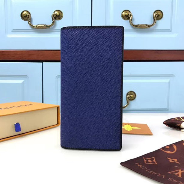 Louis Vuitton Taiga Cowhide Leather Brazza Wallet M30559