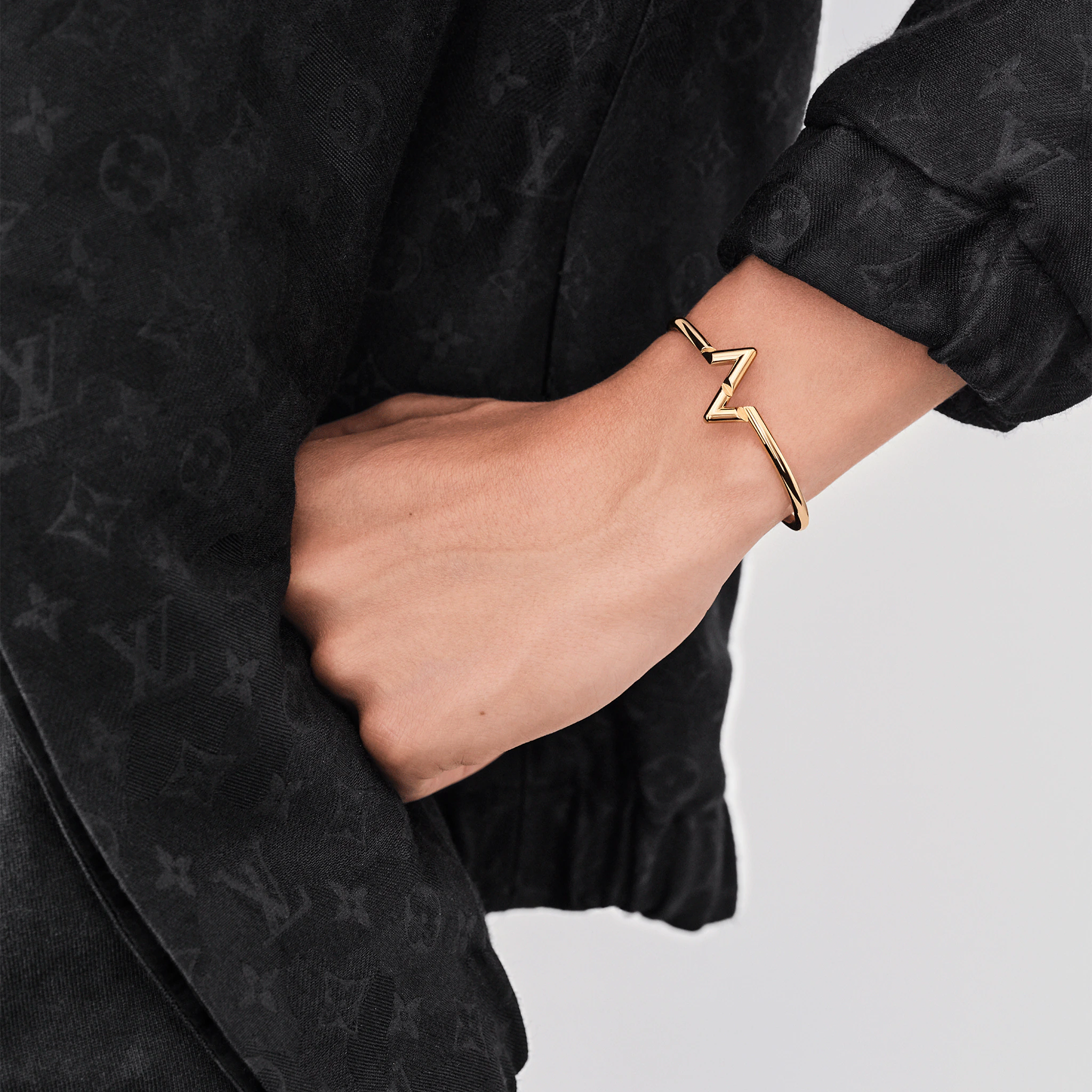 Louis Vuitton LV Volt Upside Down Bracelet, Yellow Gold in Gold - Jewelry Q05001 Q05002 Q05003