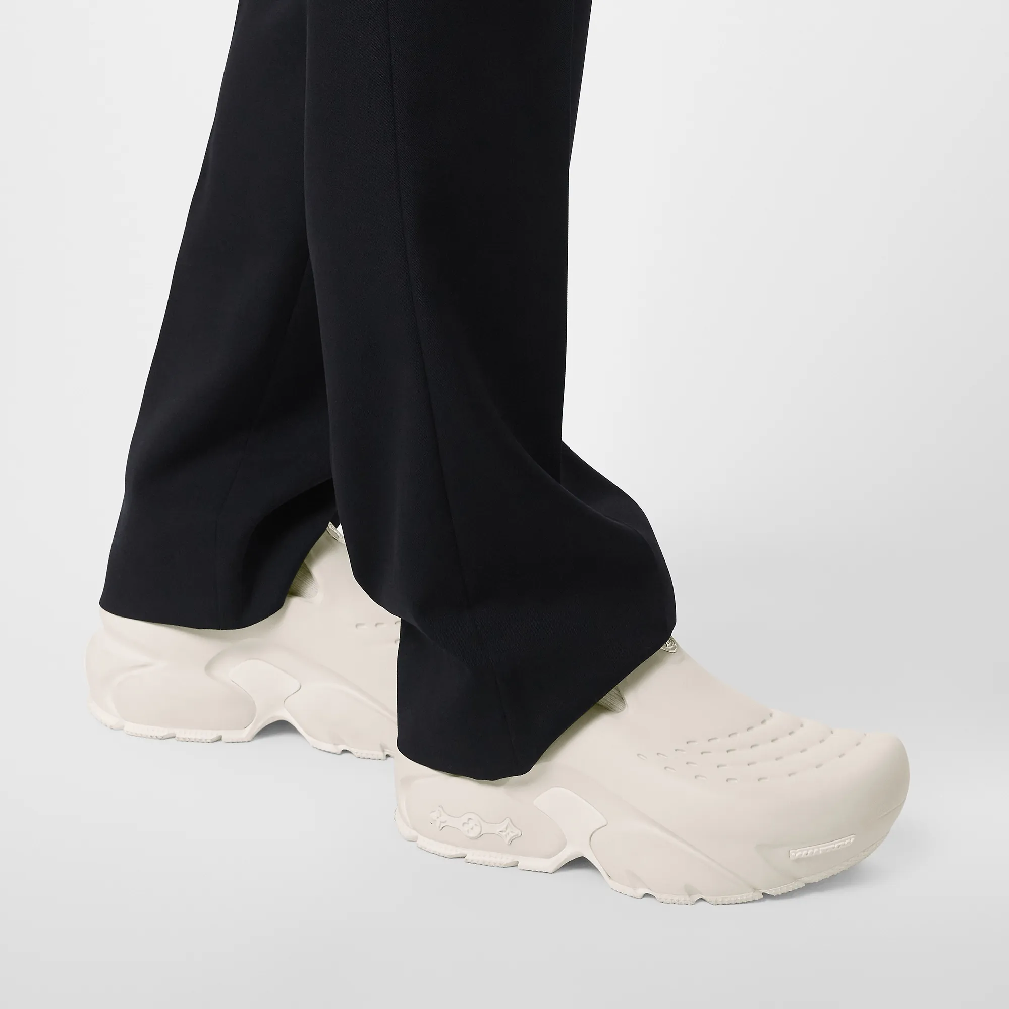 Louis Vuitton LV Shark Clog - Men - Shoes 1ABSMX White