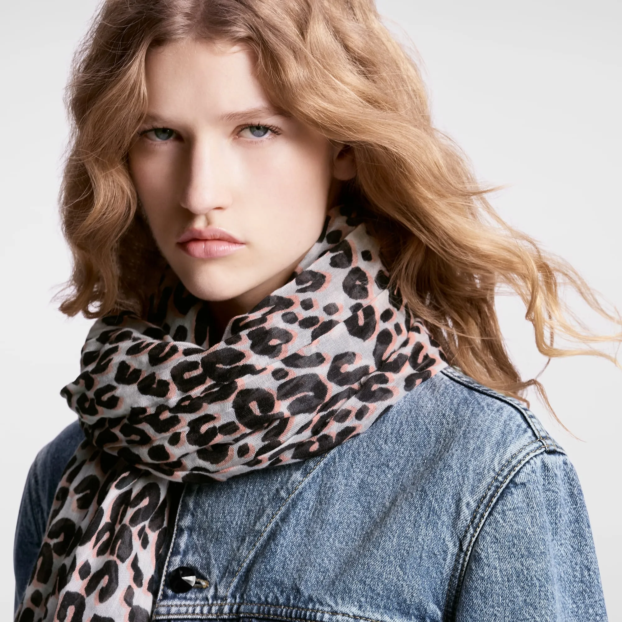 Louis Vuitton Leopard Stole S00 - Women - Accessories M79567 White / Black