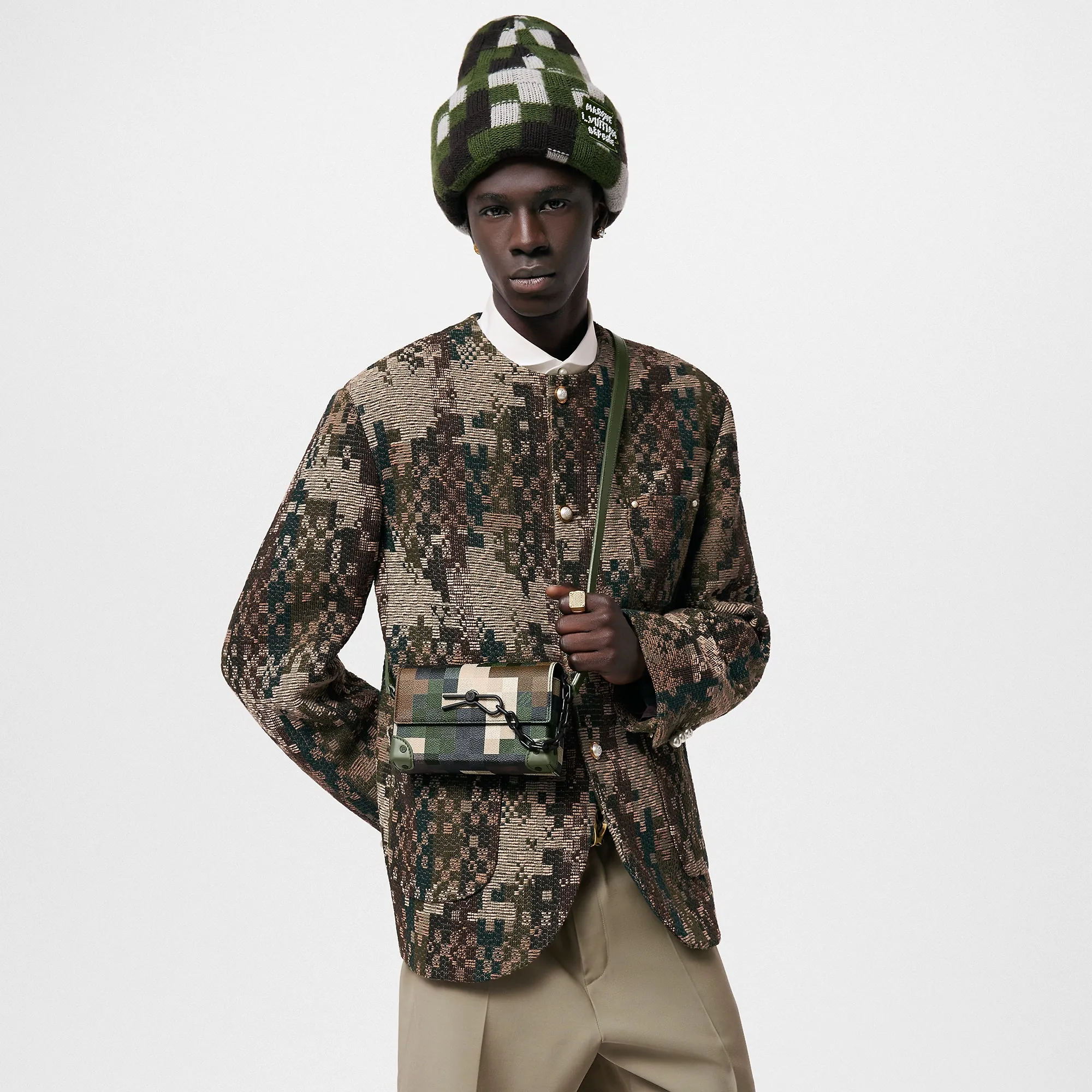 Louis Vuitton Steamer Wearable Wallet D16 - New - For Men M83172