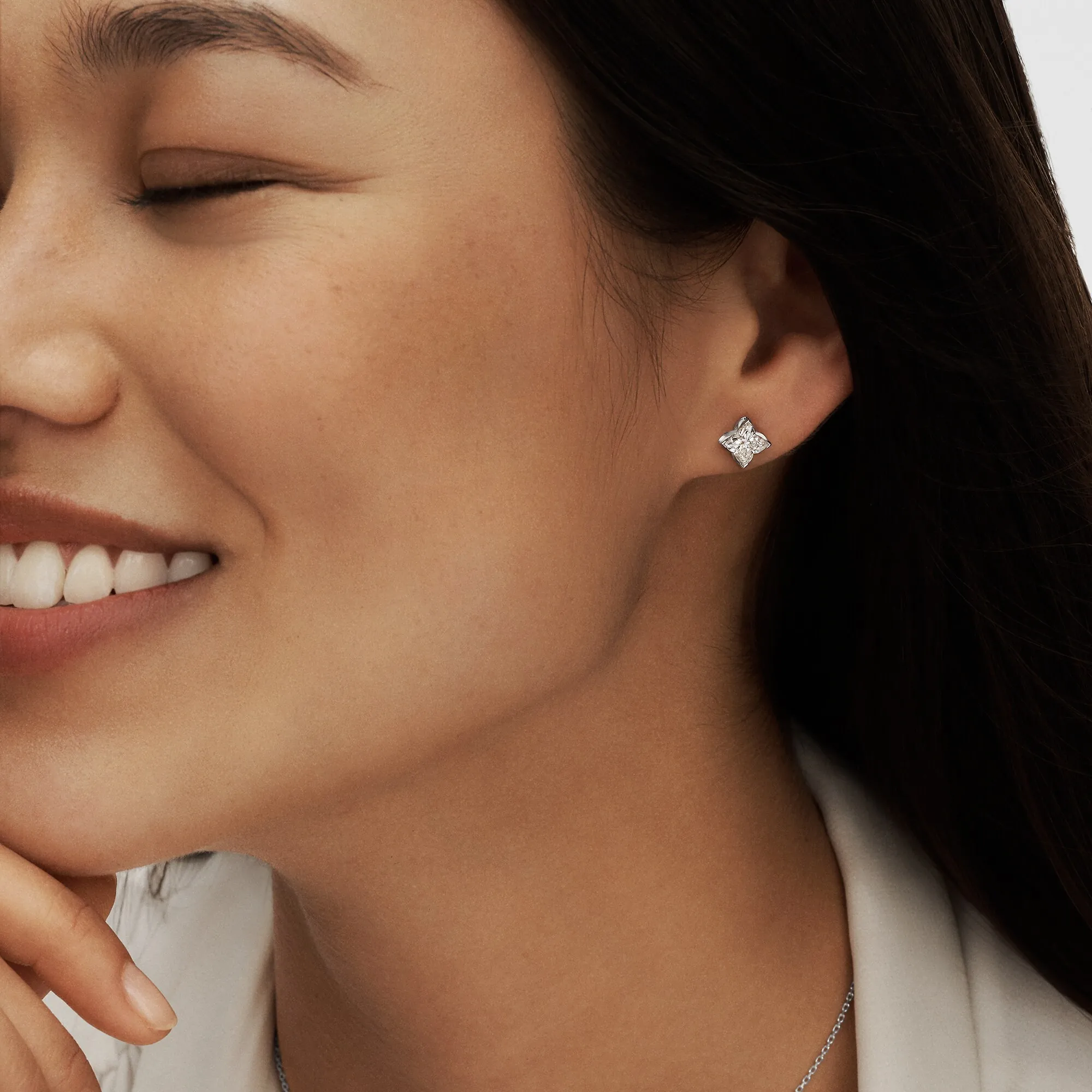 Louis Vuitton LV Diamonds Stud, LV Monogram Star cut - per unit - Jewelry - Collections Q06425