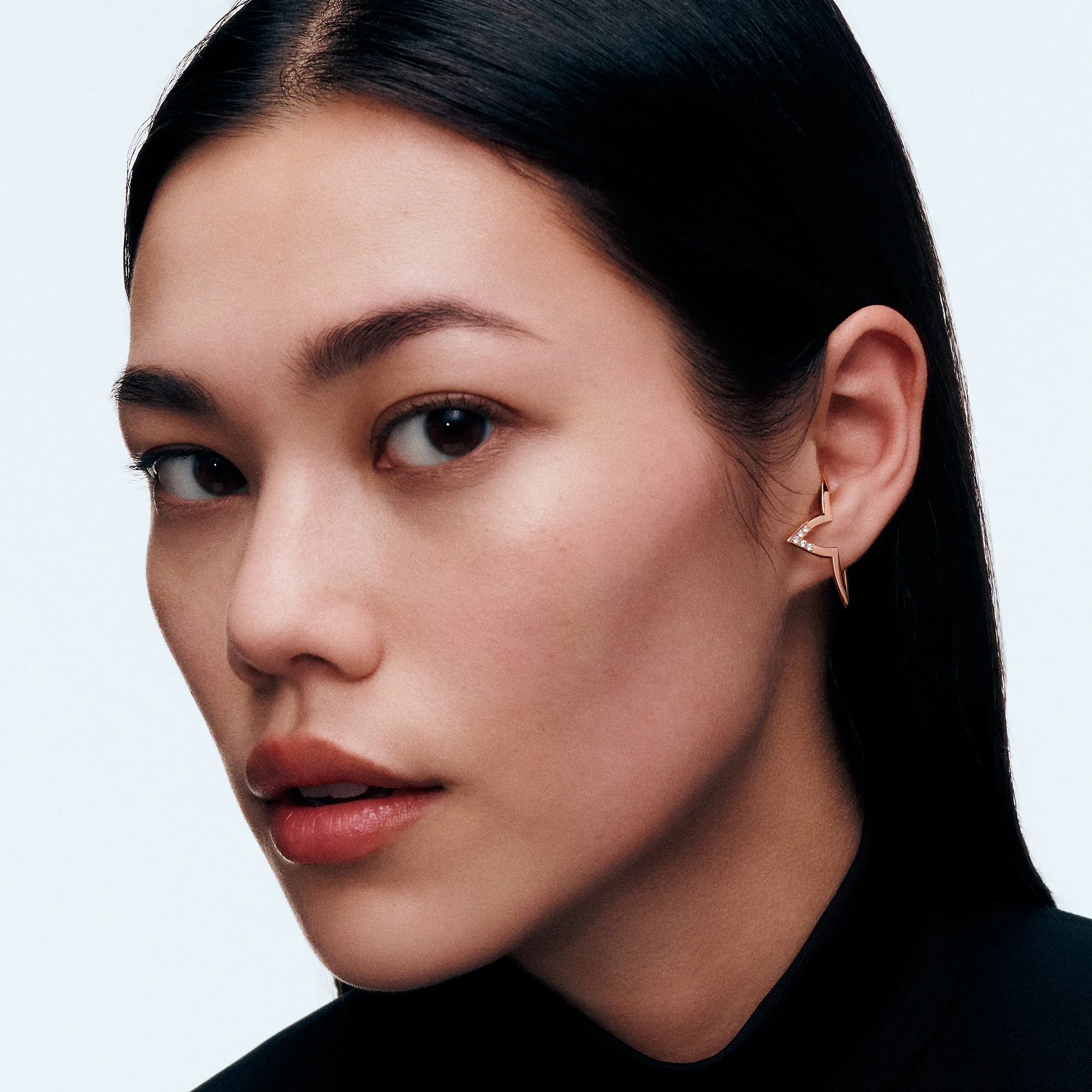 Louis Vuitton Louis Vuitton Blossom Overlap Hoop, Pink Gold and Diamonds - Jewelry - Categories Q06970