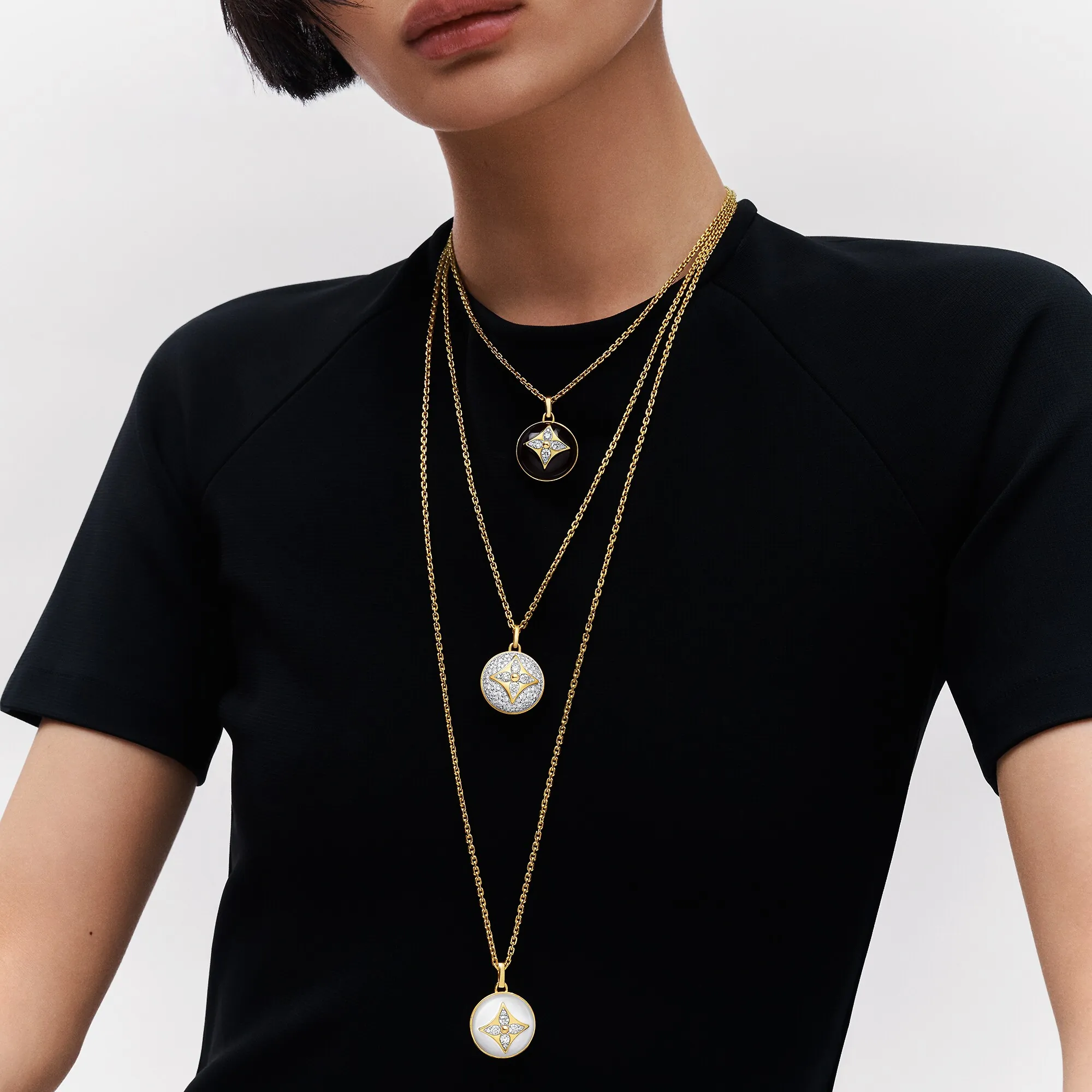 Louis Vuitton Color Blossom Medallion, Yellow Gold, White Gold, Onyx And Diamonds - Jewelry - Collections Q93746