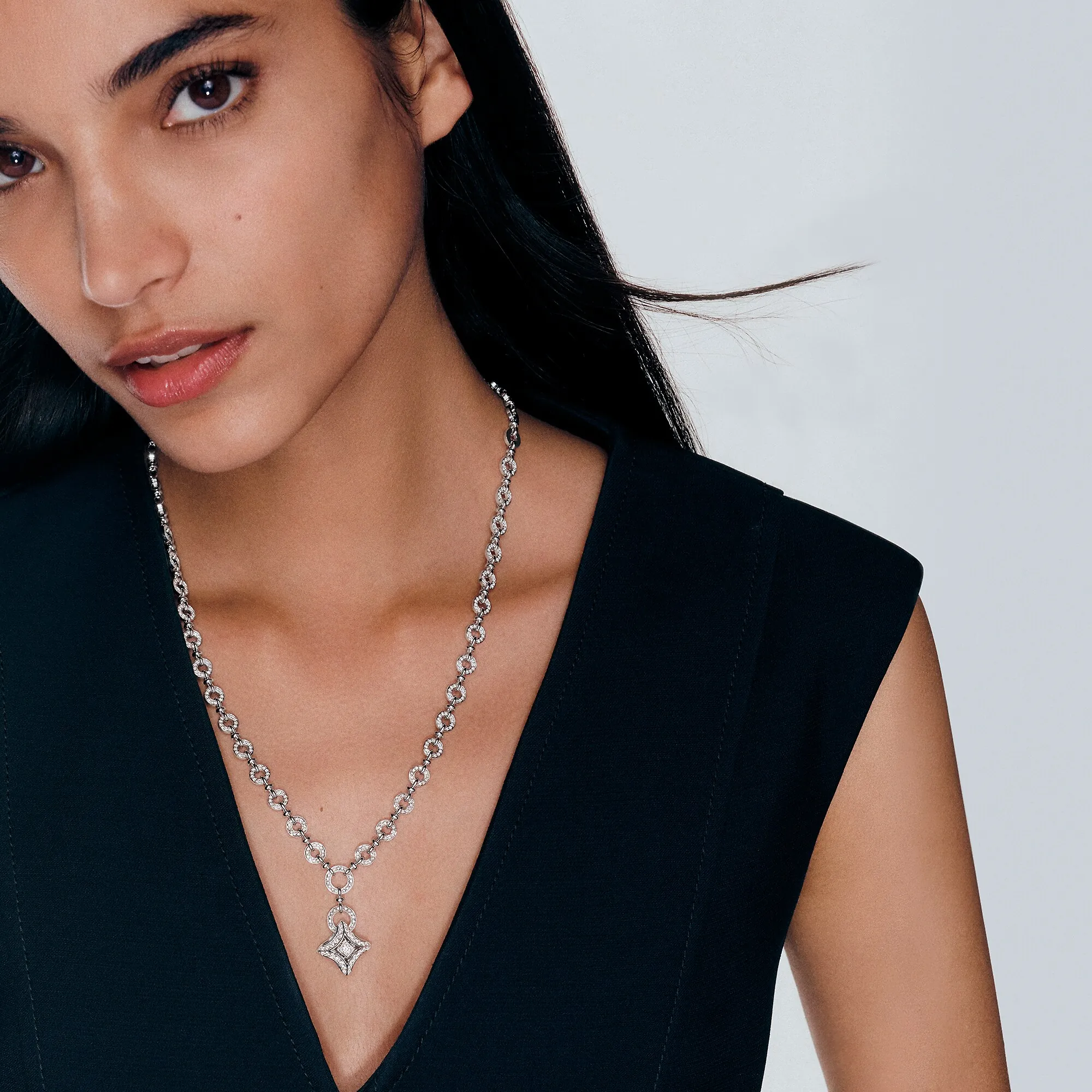 Louis Vuitton Ever Blossom Pendant, White Gold & Diamonds - Les Extraordinaires - Jewelry Q93953