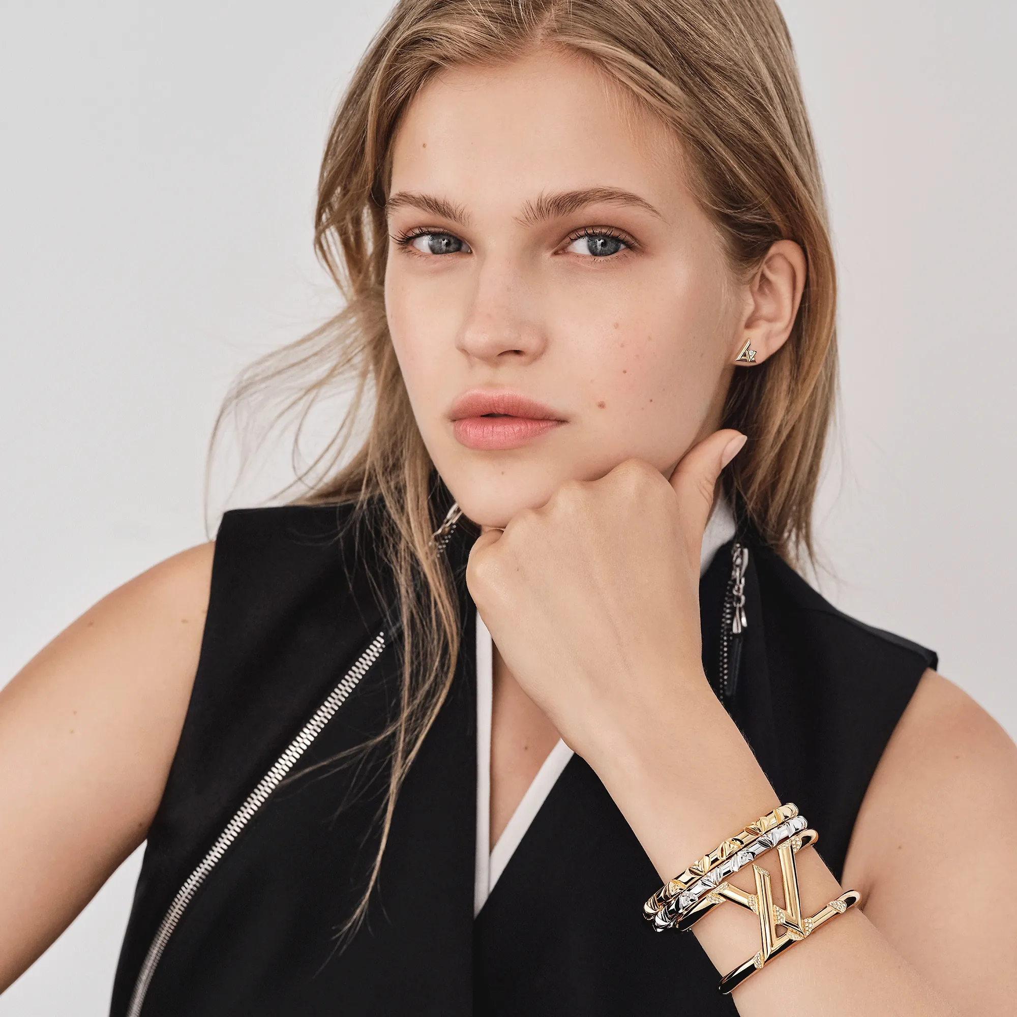 Louis Vuitton LV Volt One Cuff, Yellow Gold And Diamonds - Jewelry - Categories Q95931