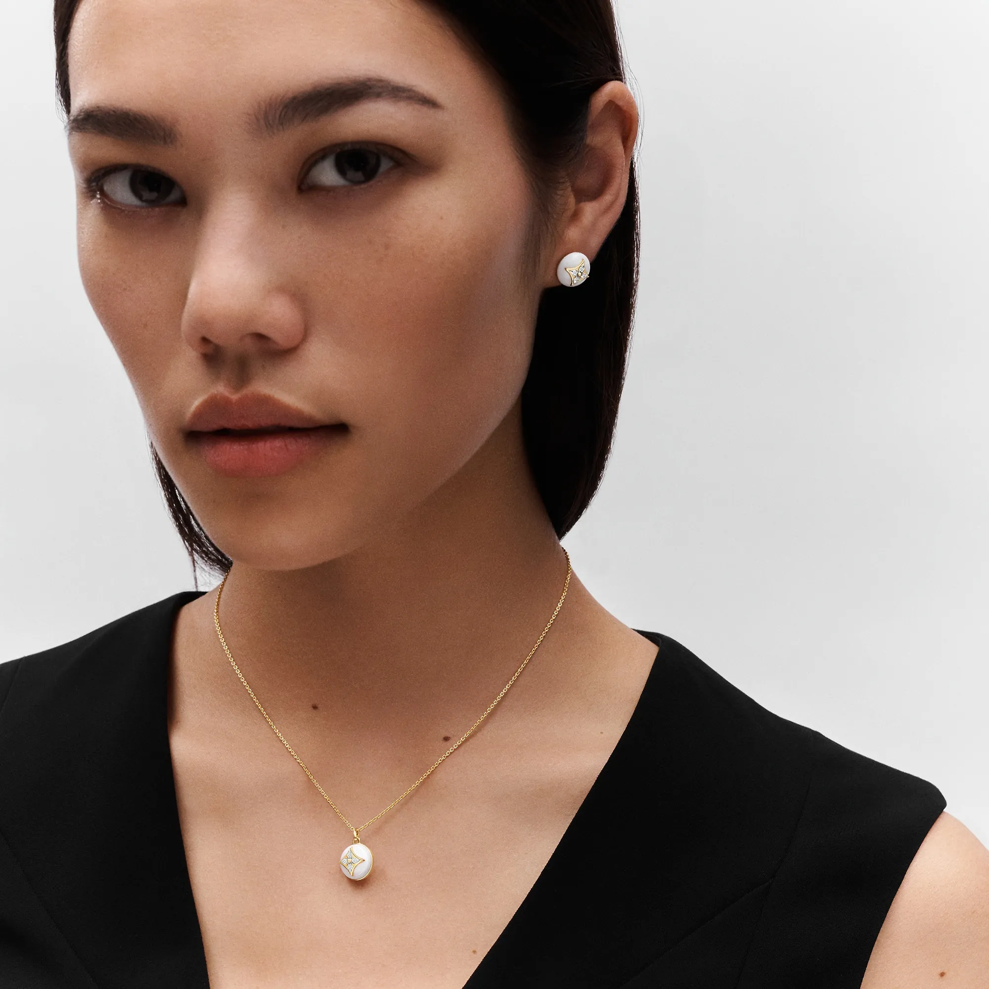 Louis Vuitton Color Blossom Studs, Yellow Gold, White Gold, White Agate And Diamonds - Jewelry - Categories Q96991