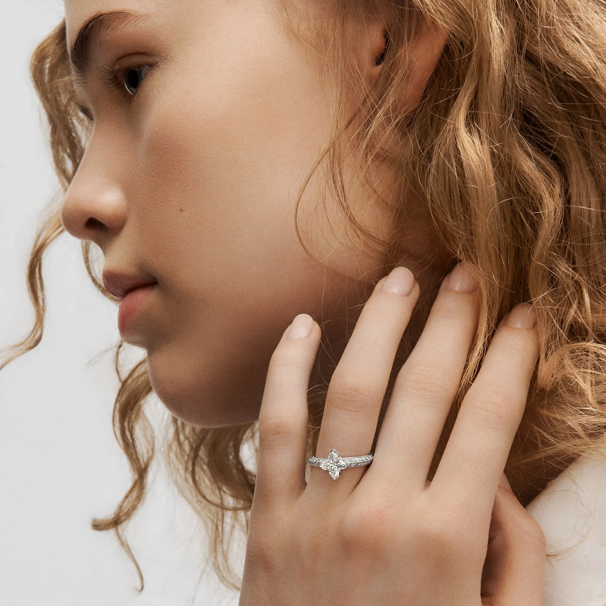 Louis Vuitton LV Diamonds Pavé Solitaire, LV Monogram Star cut - Jewelry - Collections Q9W00F