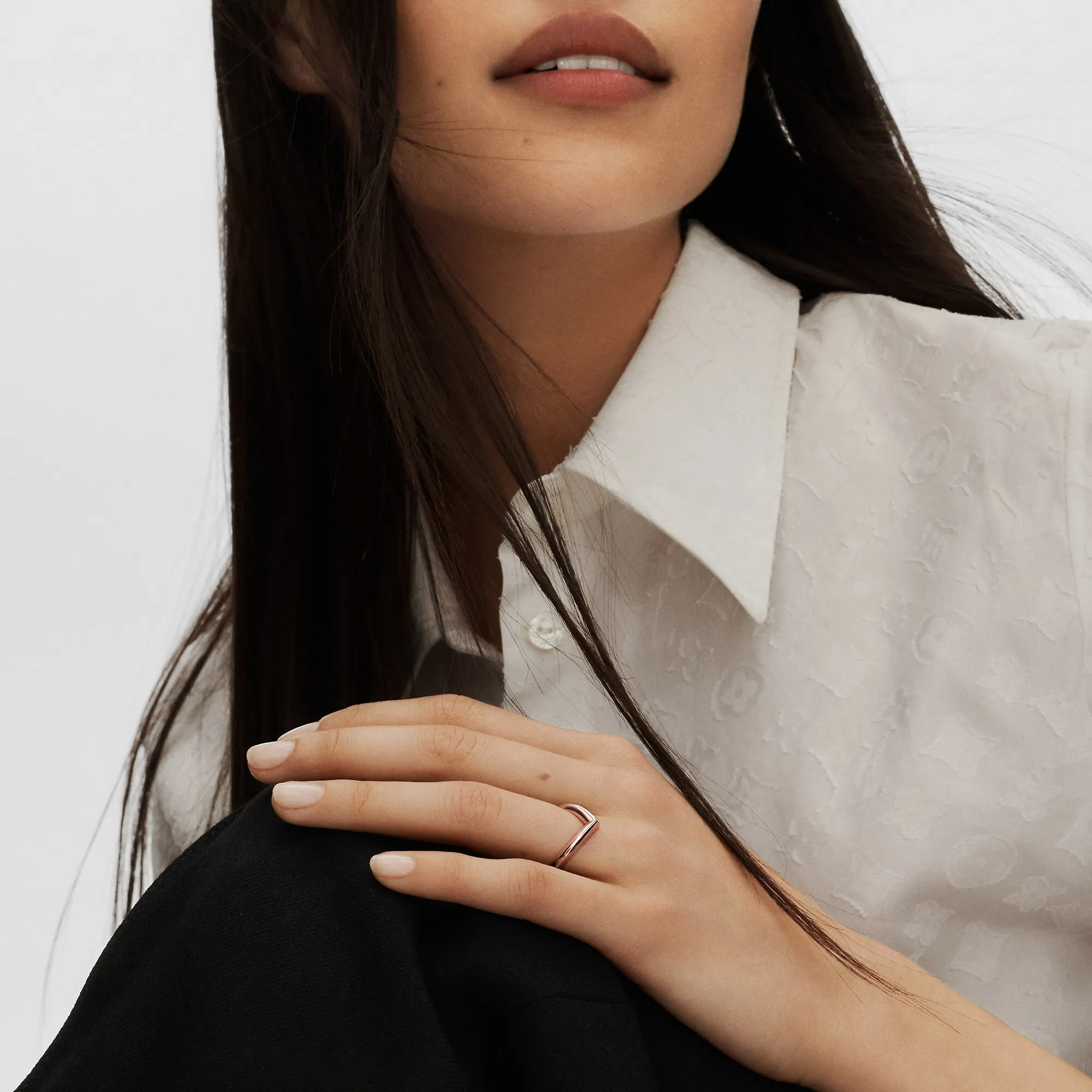 Louis Vuitton LV Diamonds V Ring, Pink Gold - Jewelry - Categories Q9Y44F