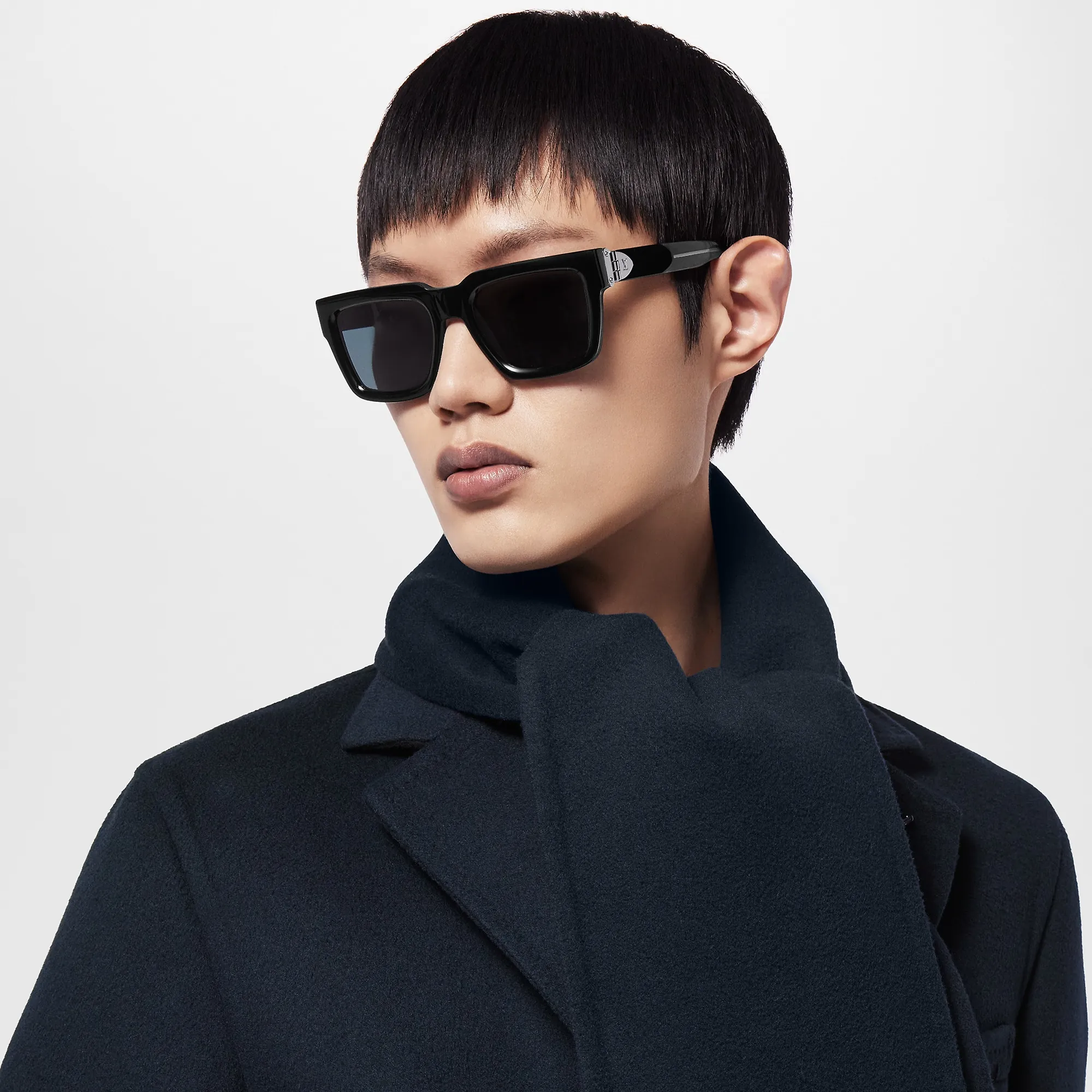 Louis Vuitton LV Legacy Square Sunglasses S00 - Men - Accessories Z2088W Black