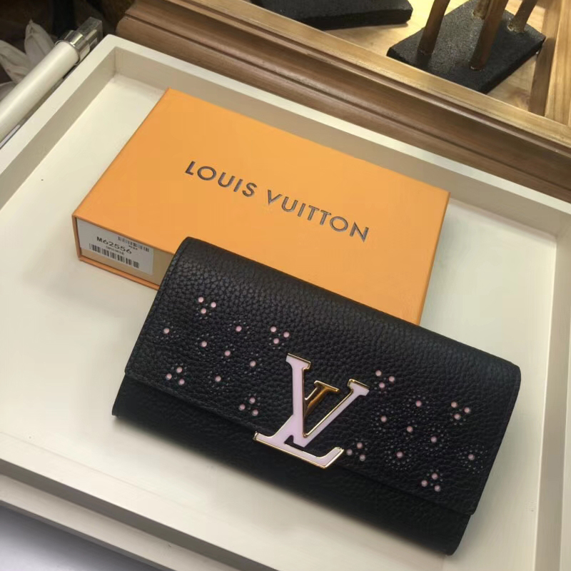 Louis Vuitton Taurillon leather Capucines Wallet M62556 Noir