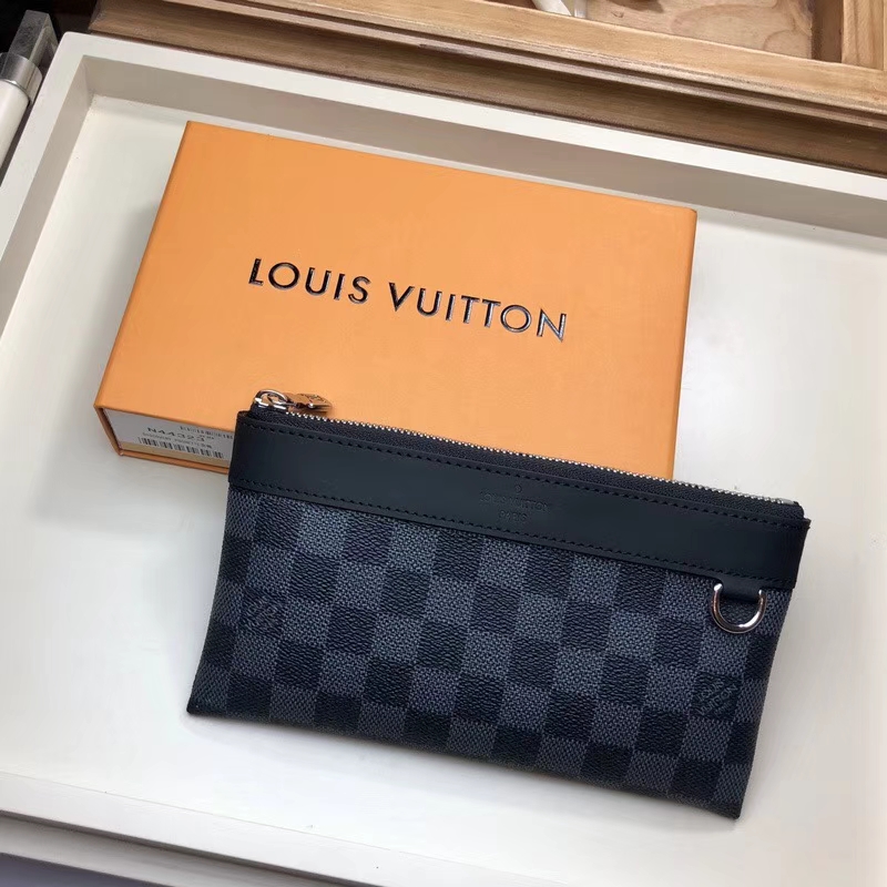 Louis Vuitton Damier Graphite Men Discovery Pochette PM N44323
