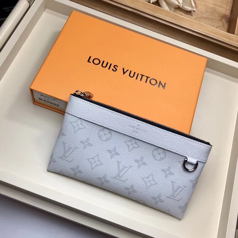 Louis Vuitton Taigarama Discovery Pochette PM Men M30279 White